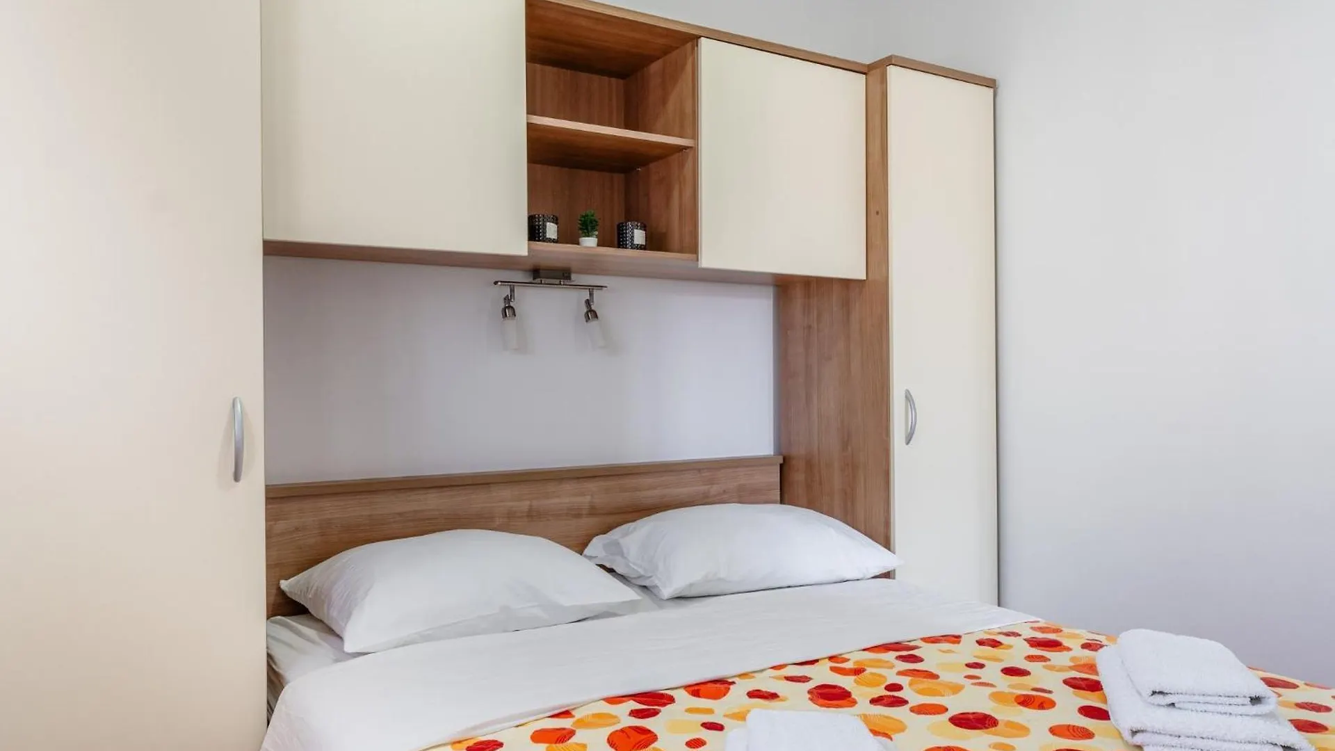 Apartments Krslovic Privlaka