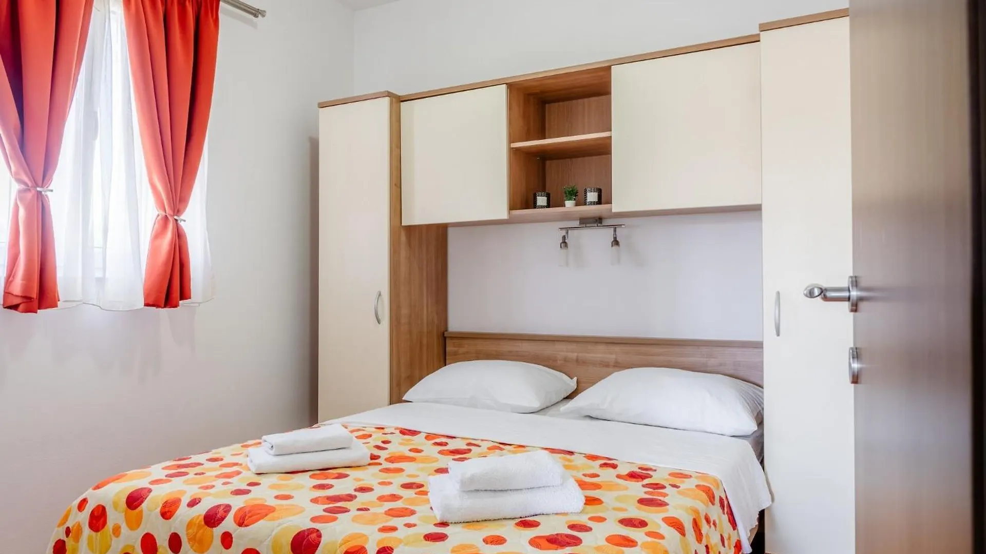 Apartments Krslovic Privlaka