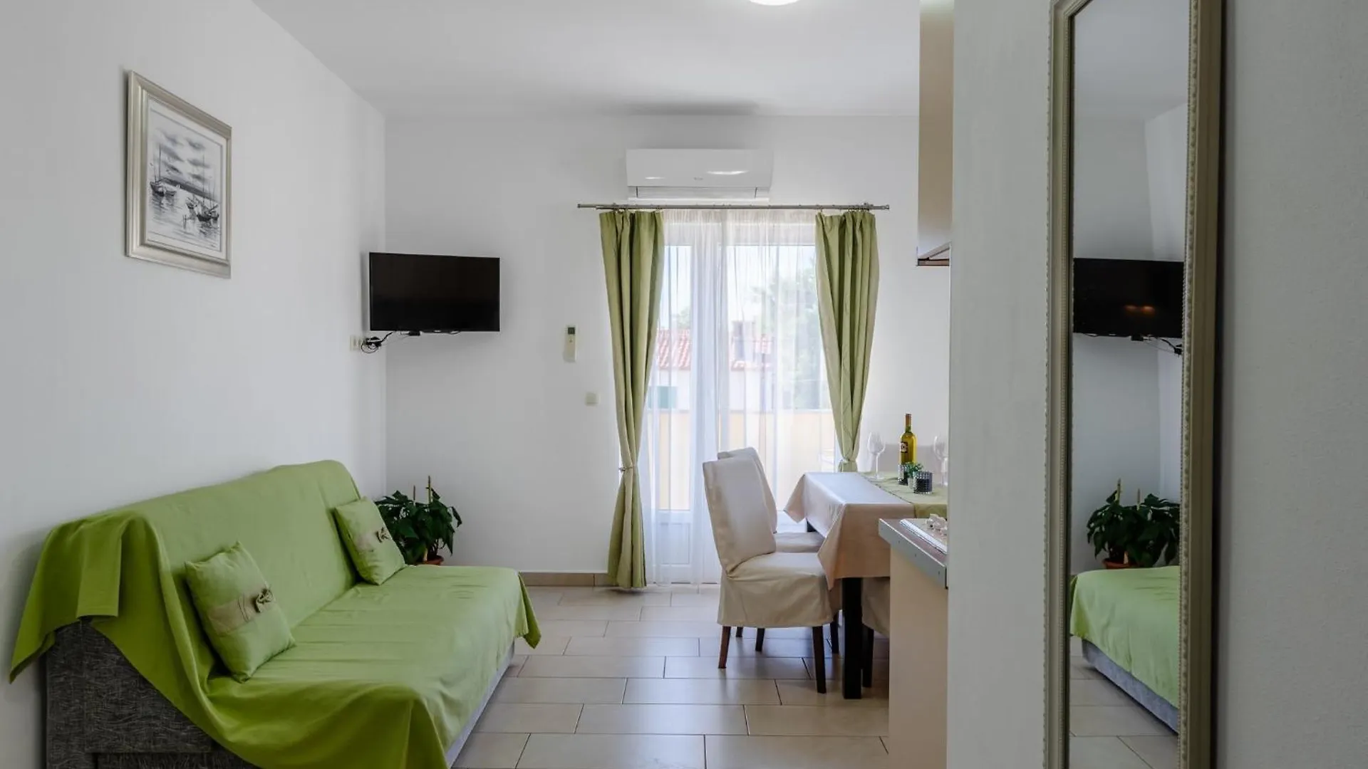 Apartments Krslovic Privlaka