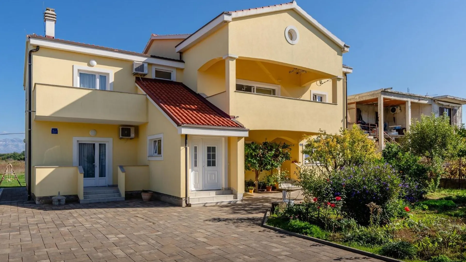 Apartments Krslovic Privlaka